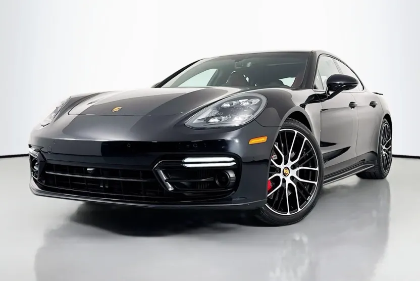2023 Porsche Panamera GTS photo 1