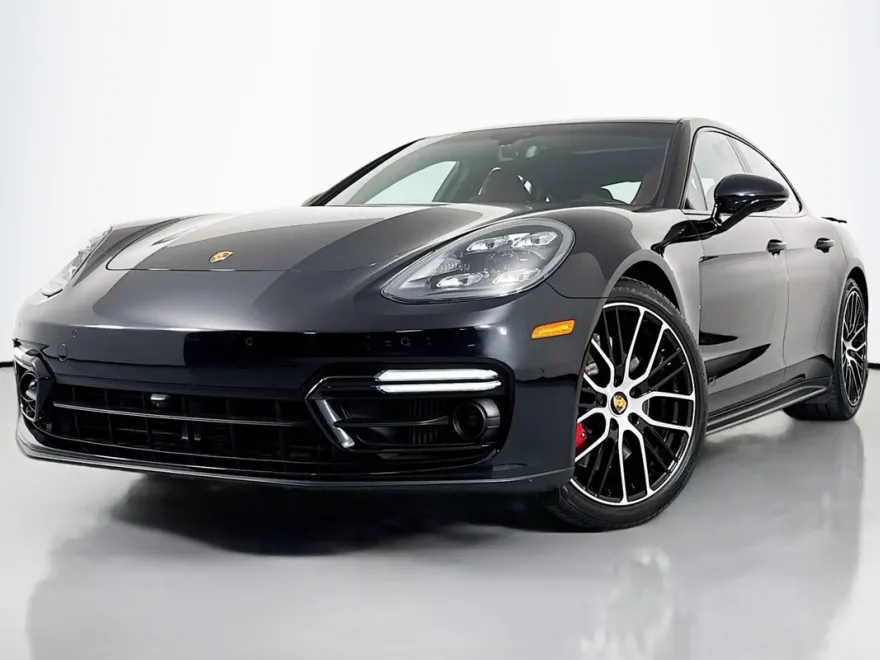 2023 Porsche Panamera GTS photo 1