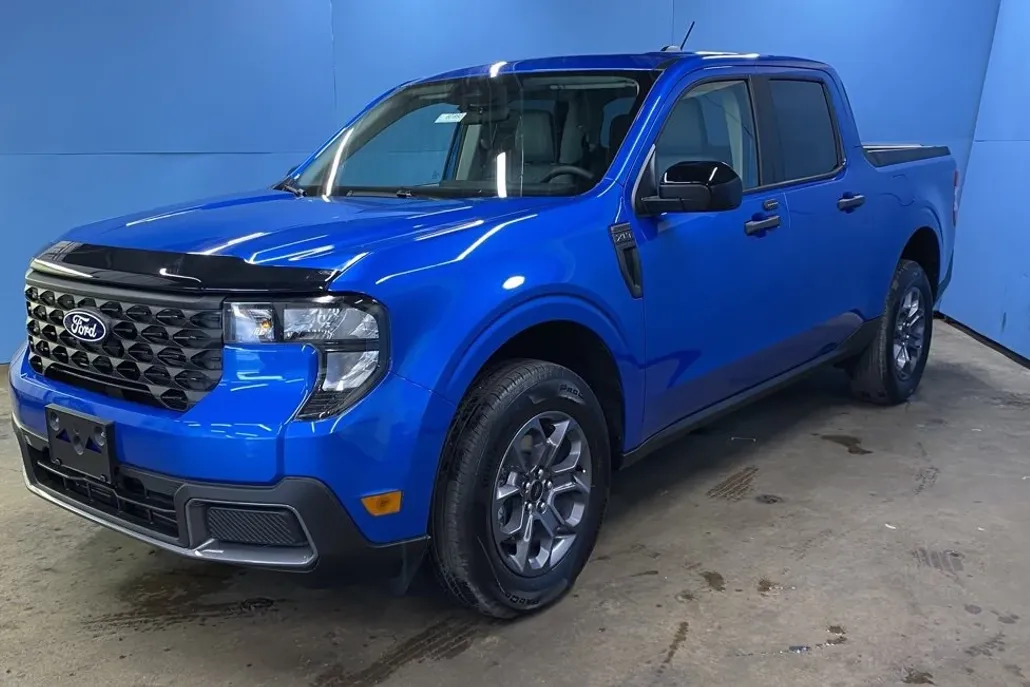 2025 Ford Maverick XLT photo 1