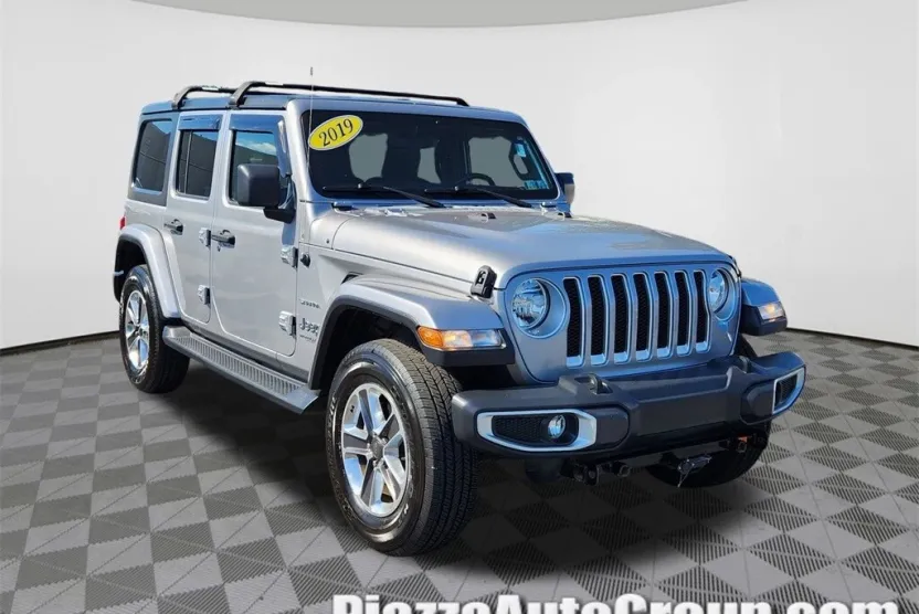 2019 Jeep Wrangler Unlimited Sahara photo 1