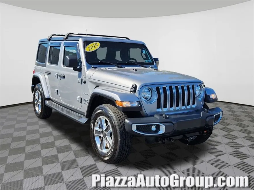 2019 Jeep Wrangler Unlimited Sahara photo 1