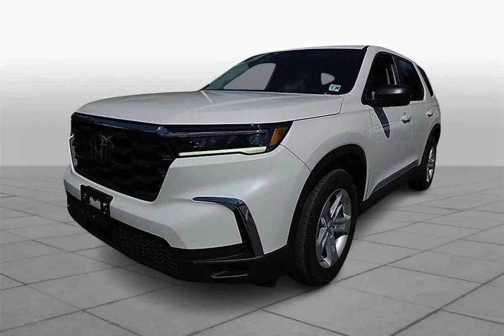 2023 Honda Pilot LX photo 1