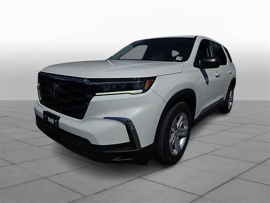 2023 Honda Pilot LX photo 1