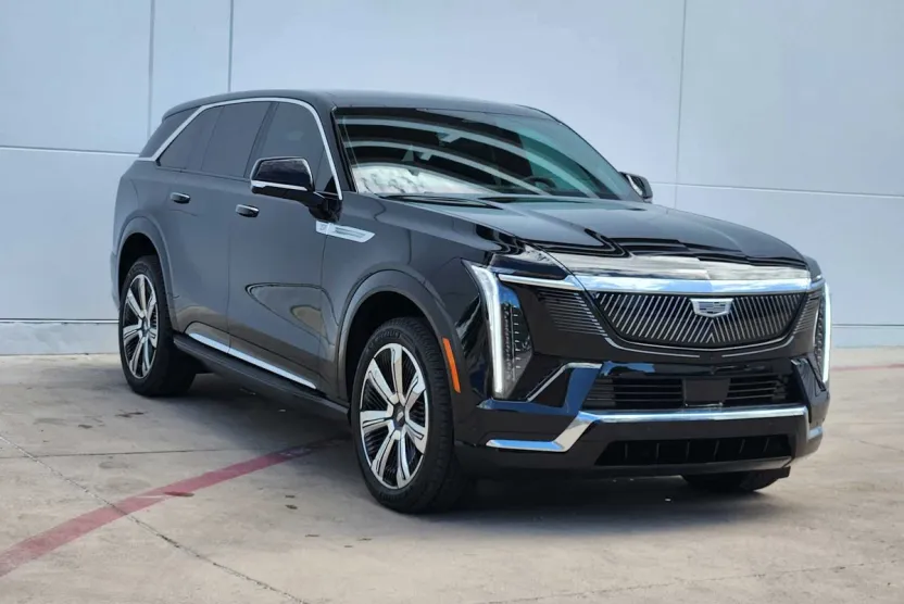 2025 Cadillac Escalade IQ Luxury photo 1