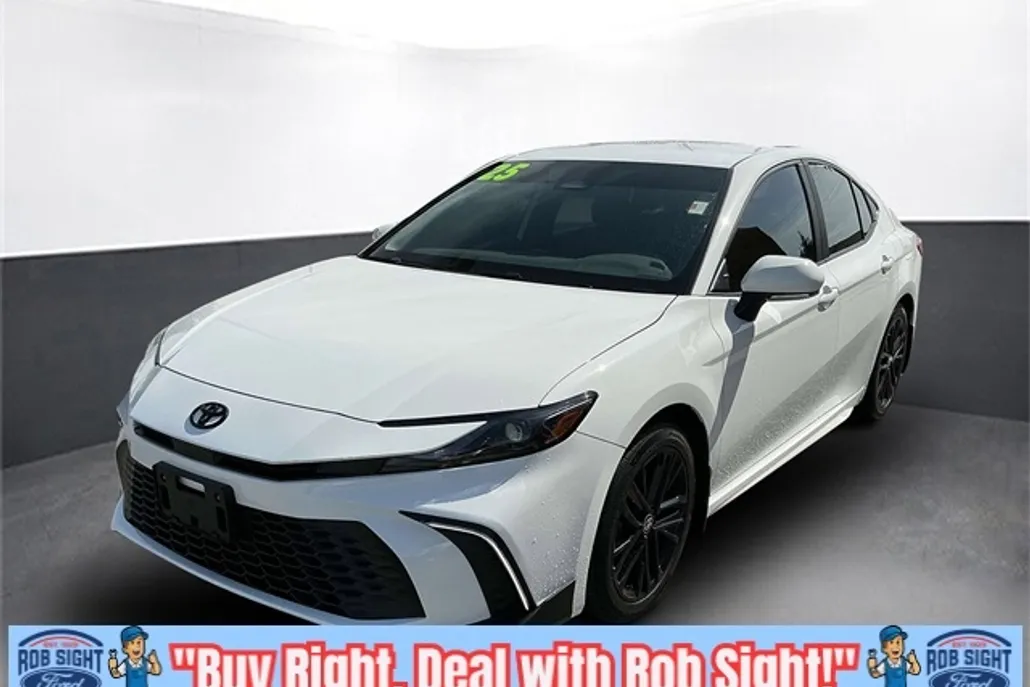 2025 Toyota Camry SE photo 1