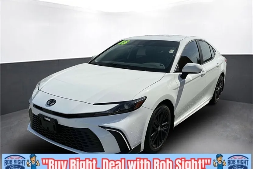 2025 Toyota Camry SE photo 1