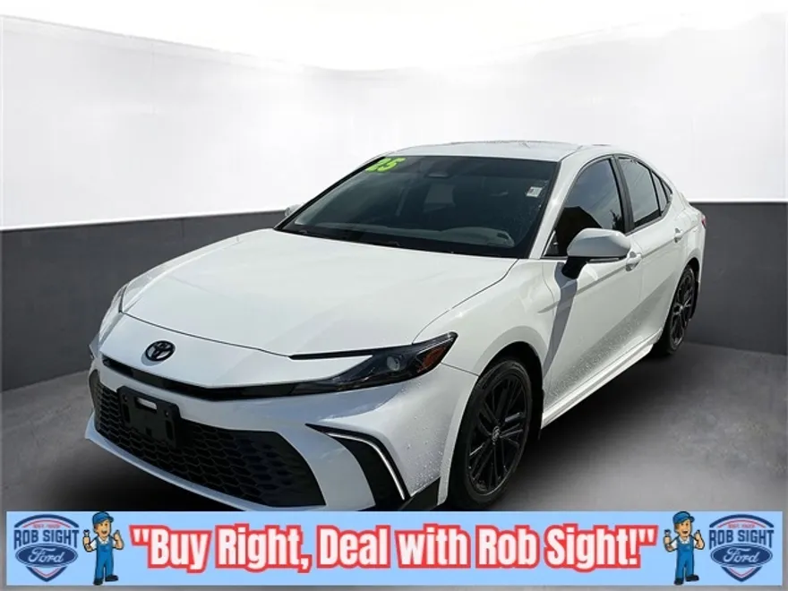 2025 Toyota Camry SE photo 1