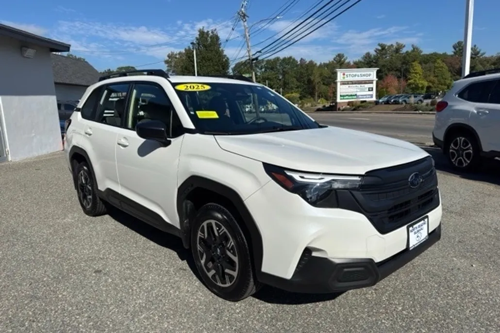 2025 Subaru Forester Base photo 1