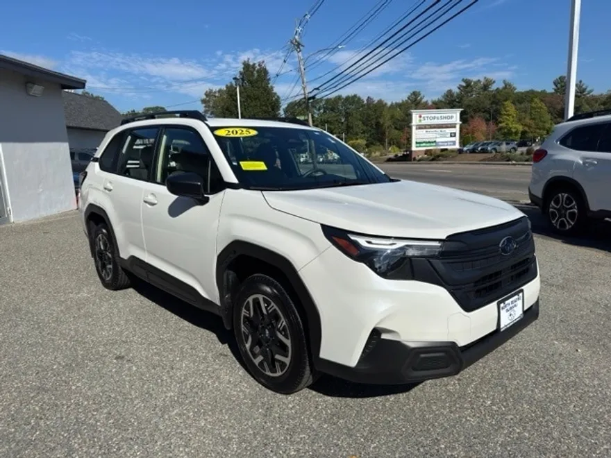 2025 Subaru Forester Base photo 1