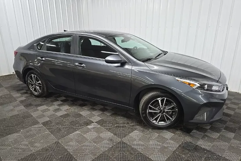 2023 Kia Forte LXS photo 1