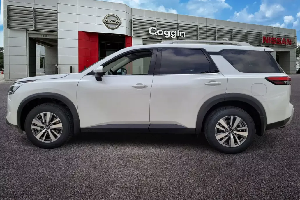 2025 Nissan Pathfinder SL photo 1