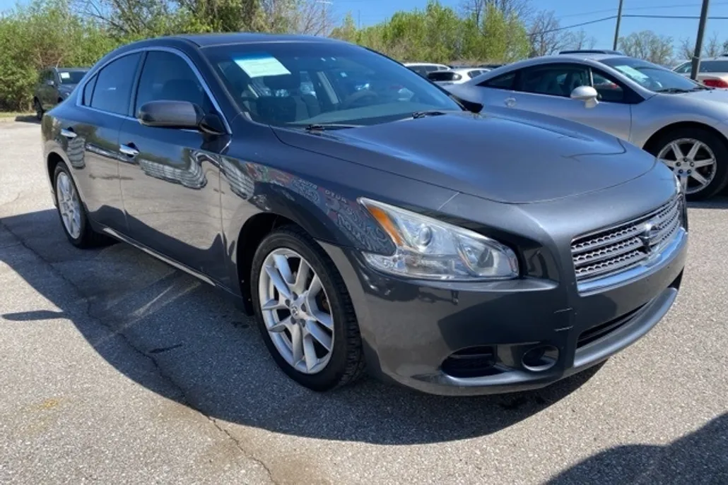 2010 Nissan Maxima S photo 1