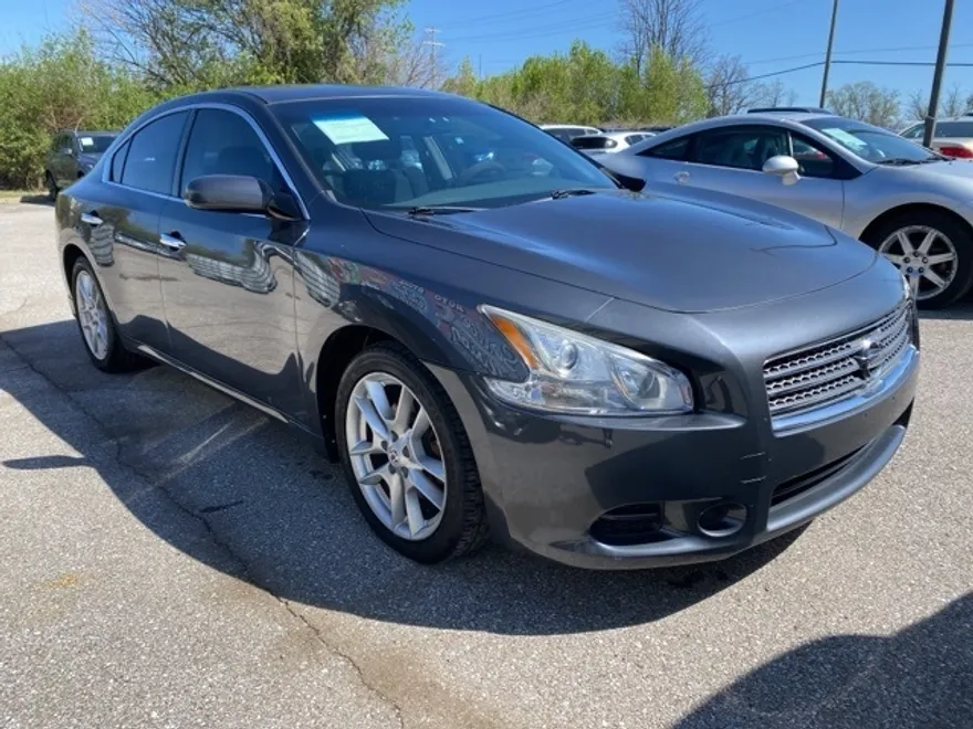 2010 Nissan Maxima S photo 1