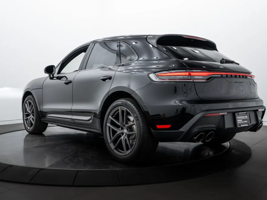 2025 Porsche Macan T photo 1