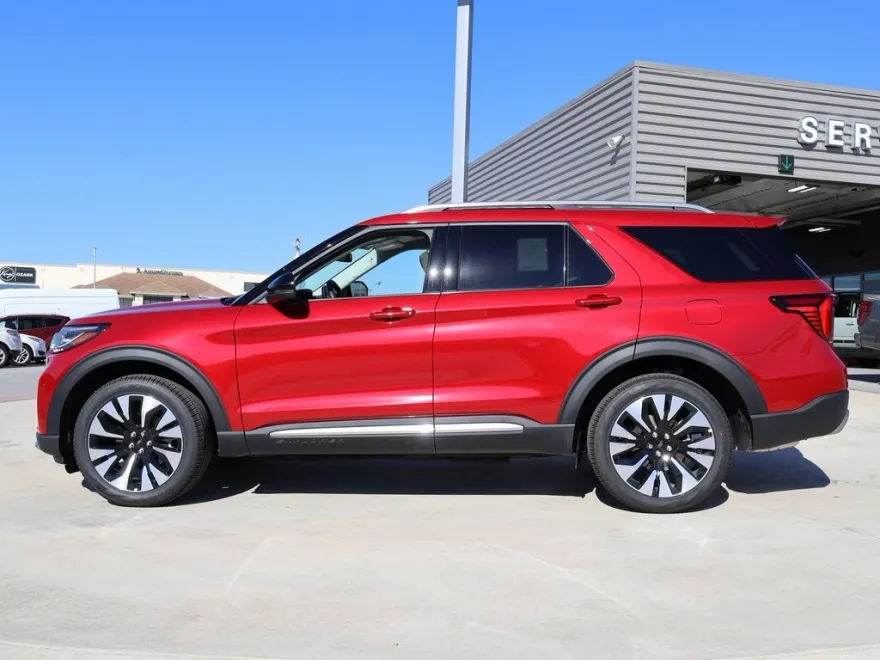 2025 Ford Explorer Platinum photo 1