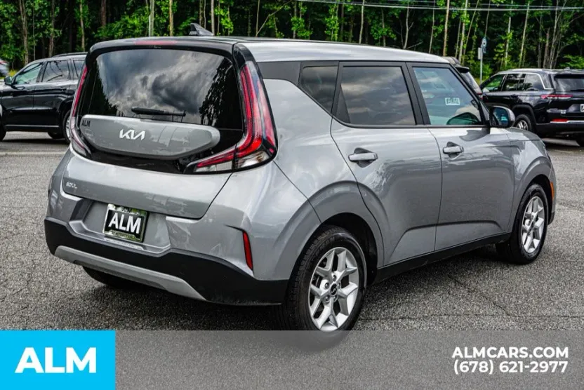 2023 Kia Soul LX photo 1