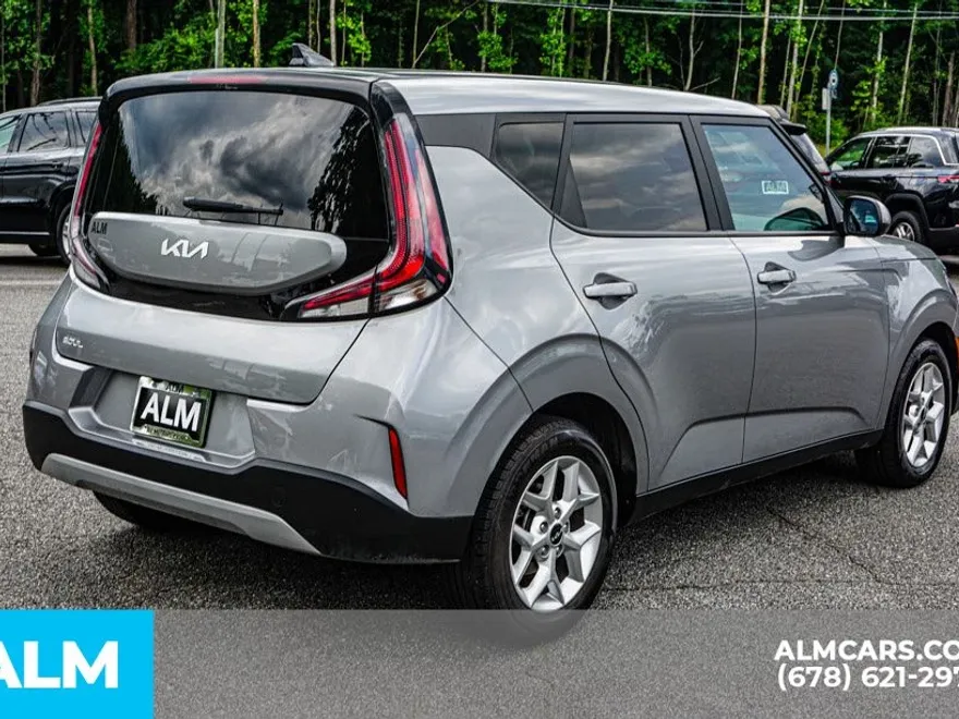 2023 Kia Soul LX photo 1