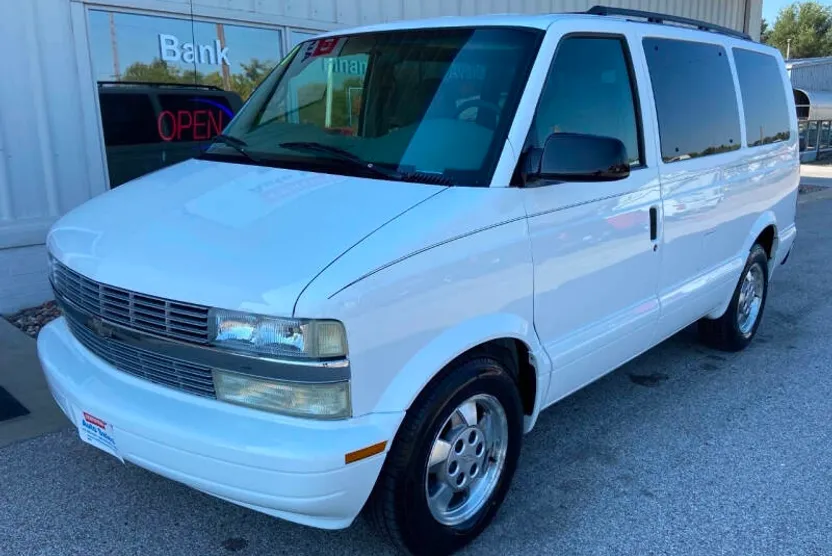 2003 Chevrolet Astro Base photo 1