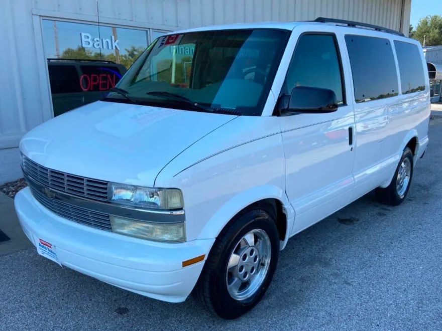 2003 Chevrolet Astro Base photo 1