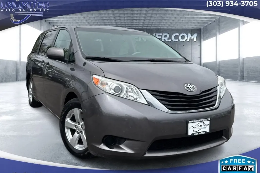 2014 Toyota Sienna LE photo 1
