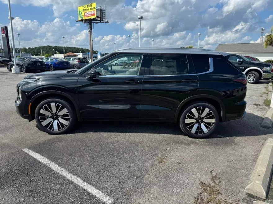 2025 Mitsubishi Outlander Platinum photo 1