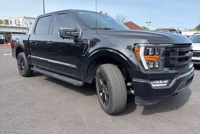 2023 Ford F-150 XLT photo 1