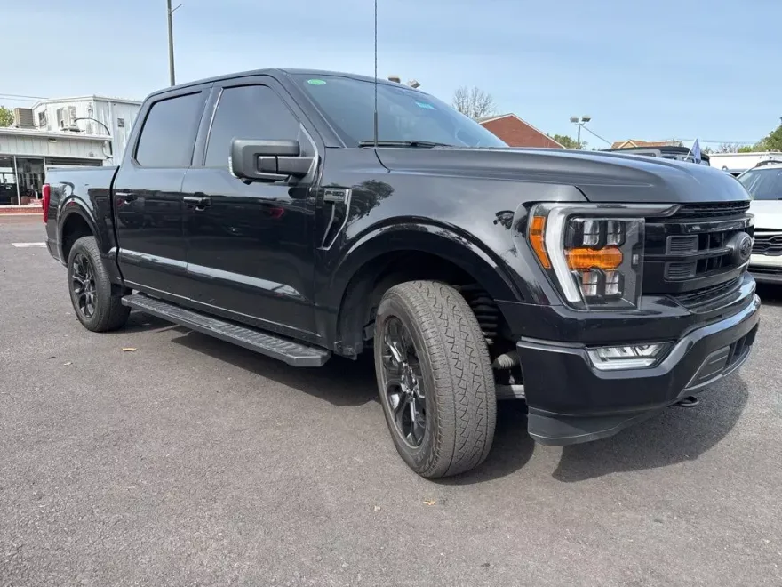 2023 Ford F-150 XLT photo 1