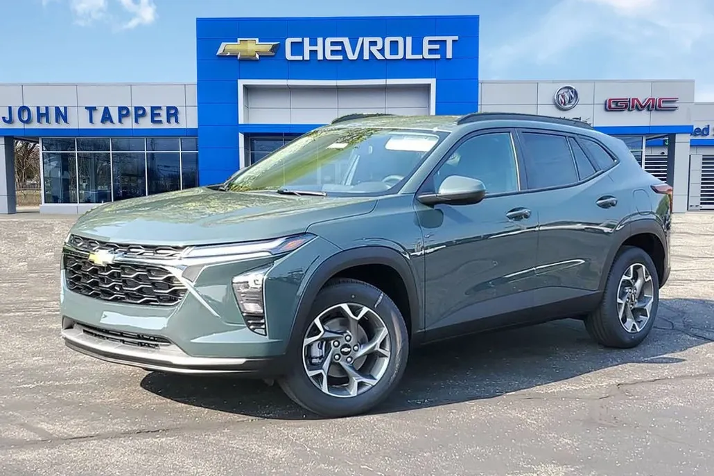 2025 Chevrolet Trax LT photo 1