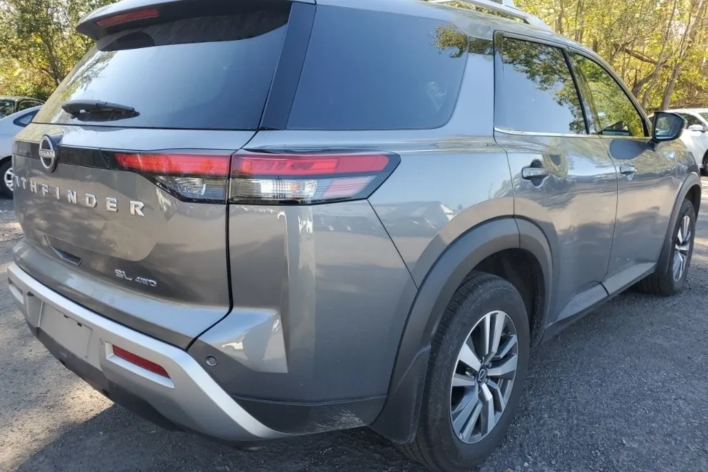 2024 Nissan Pathfinder SL photo 1