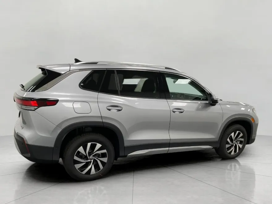 2025 Volkswagen Tiguan S photo 1