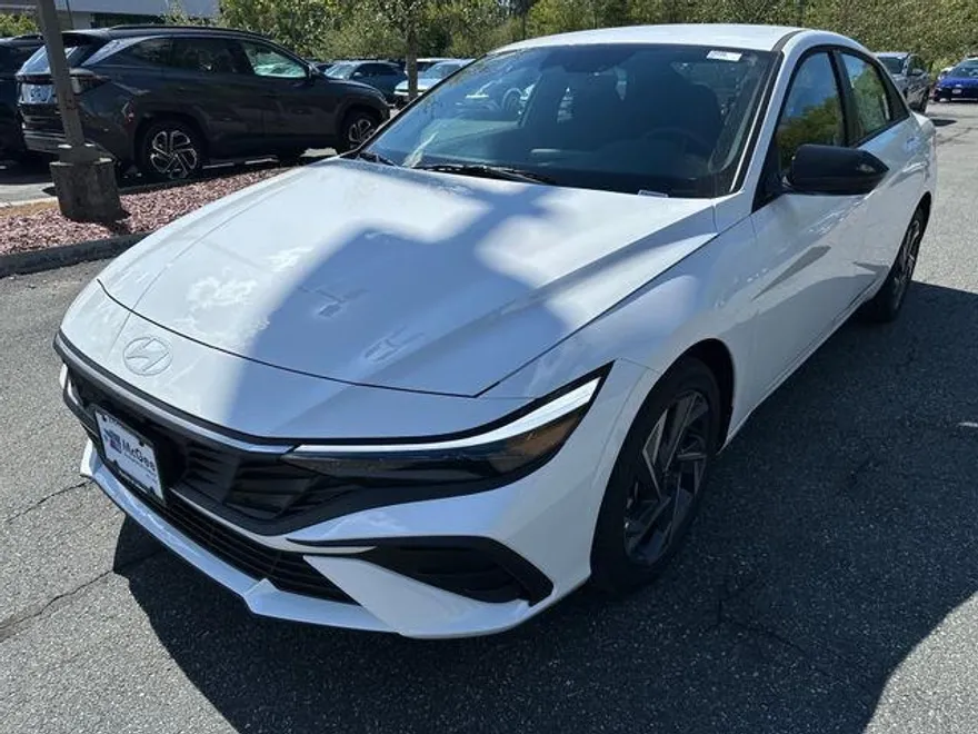 2025 Hyundai Elantra SEL Sport photo 1