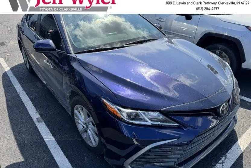 2021 Toyota Camry LE photo 1
