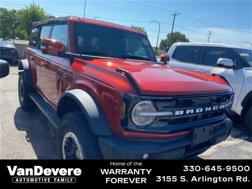 2022 Ford Bronco Outer Banks photo 1
