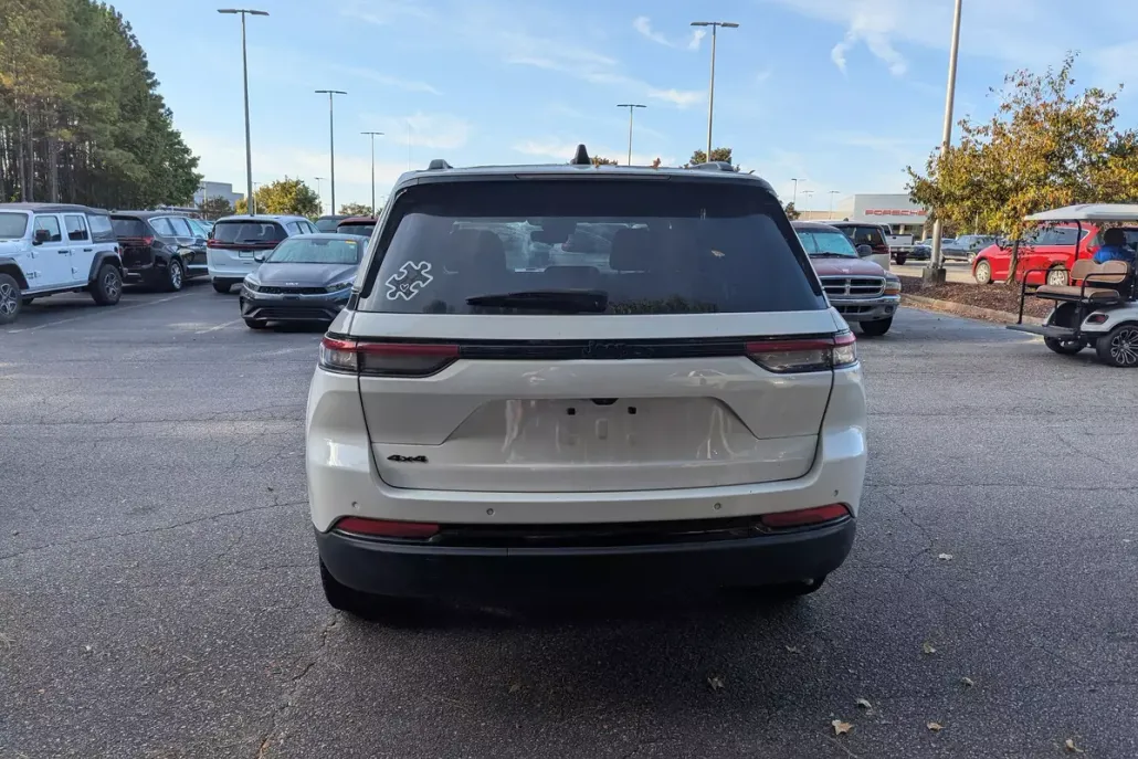 2023 Jeep Grand Cherokee Altitude photo 1