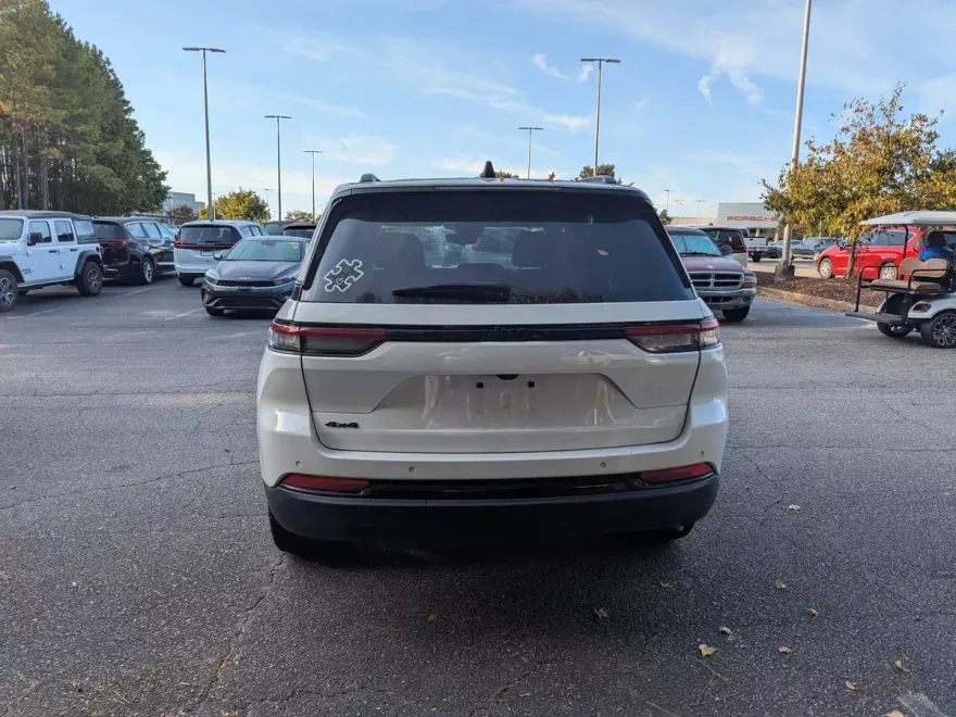 2023 Jeep Grand Cherokee Altitude photo 1