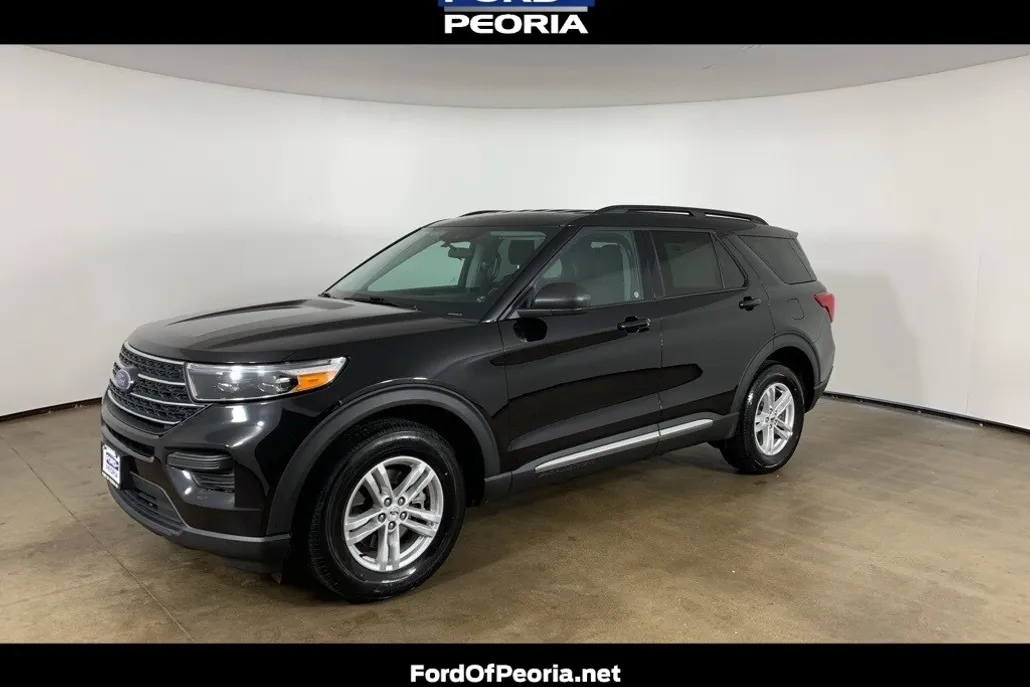2023 Ford Explorer XLT photo 1