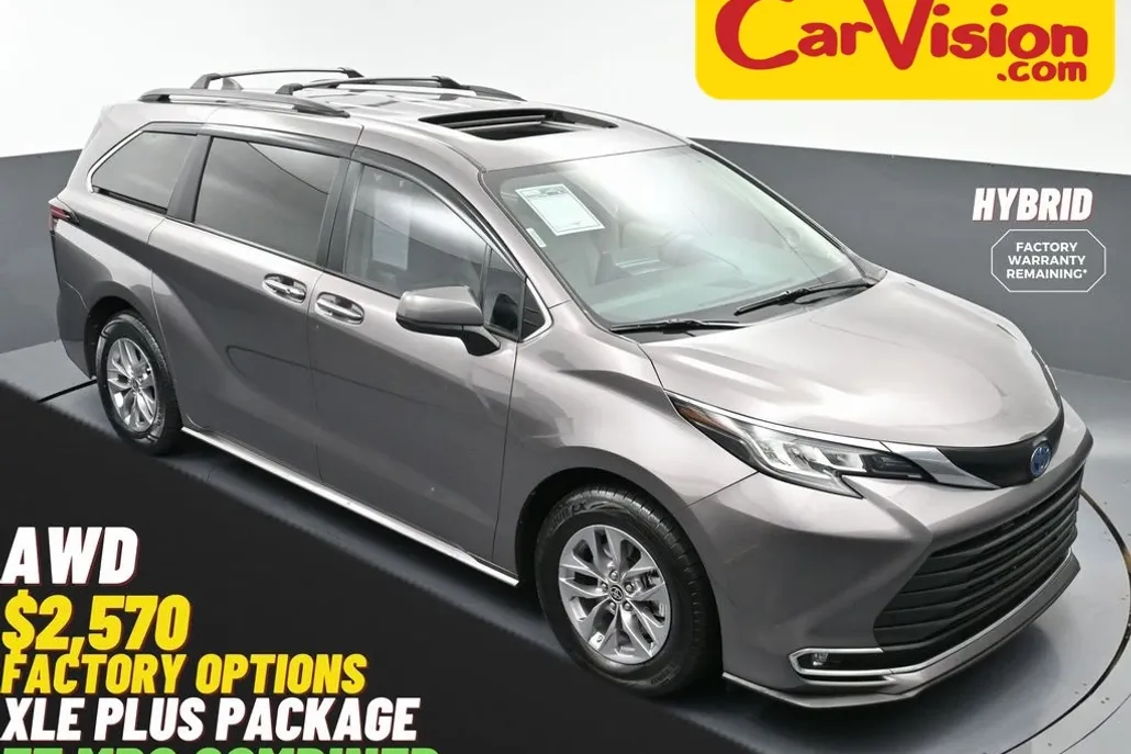 2022 Toyota Sienna XLE photo 1