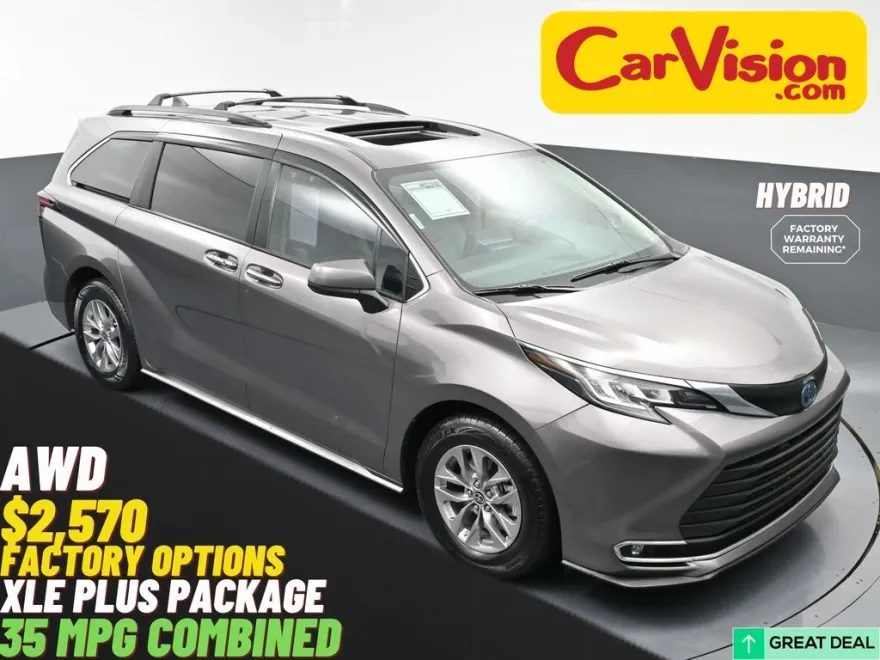 2022 Toyota Sienna XLE photo 1