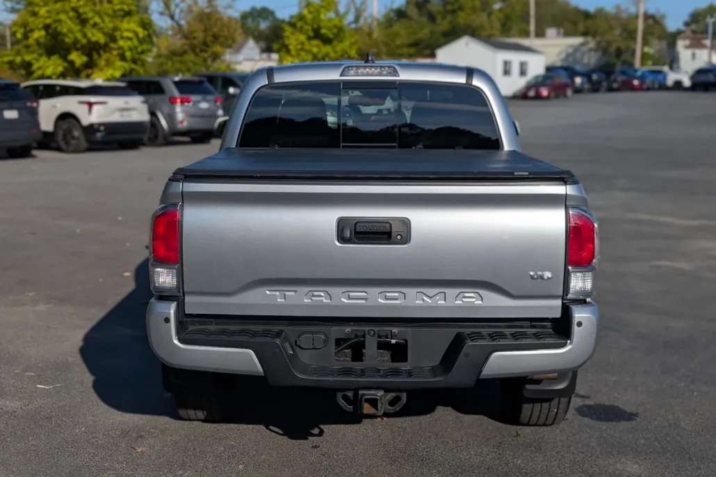 2022 Toyota Tacoma TRD photo 1