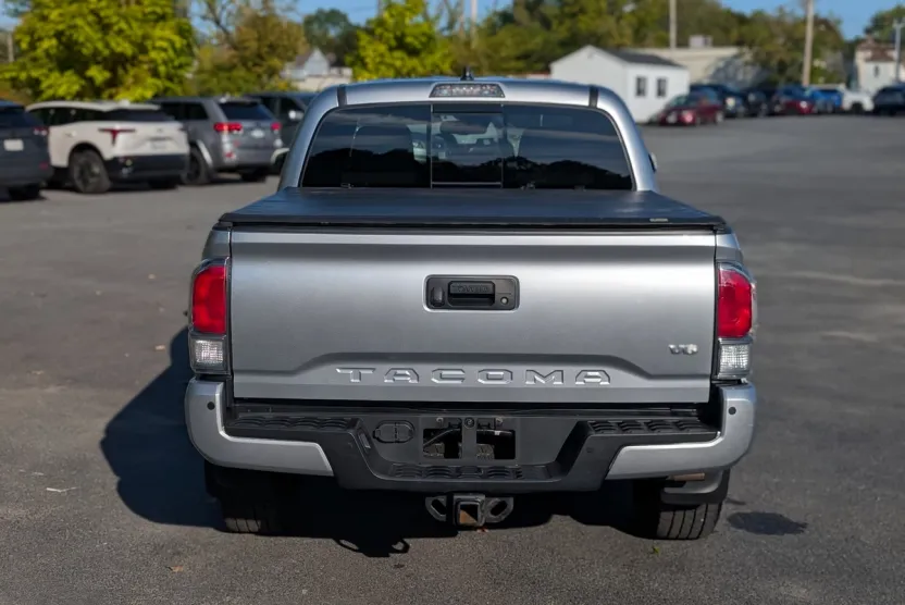2022 Toyota Tacoma TRD photo 1
