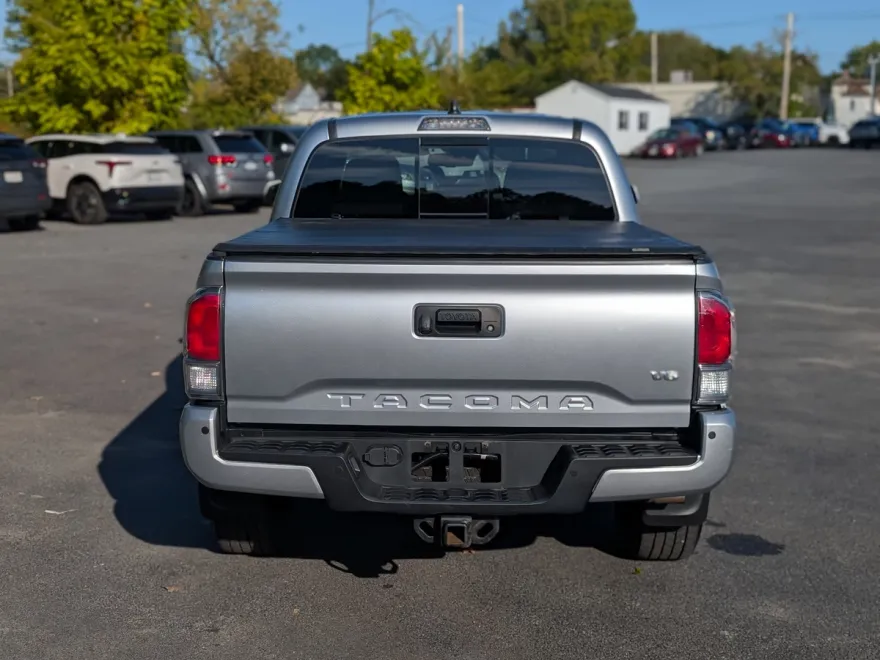 2022 Toyota Tacoma TRD photo 1