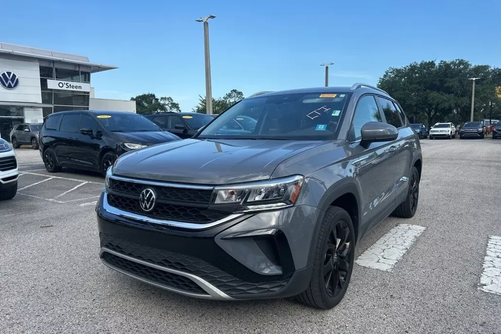 2022 Volkswagen Taos SE photo 1