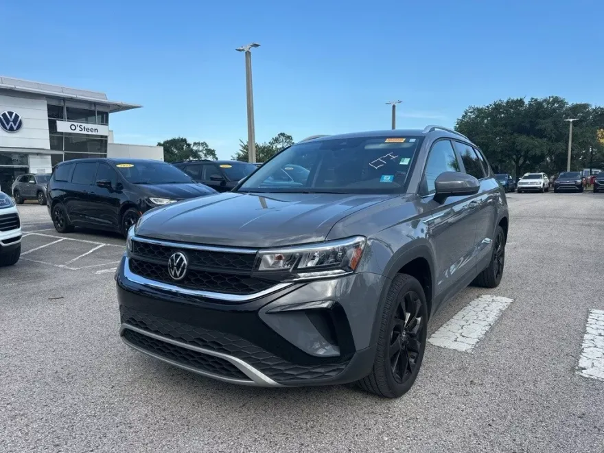 2022 Volkswagen Taos SE photo 1