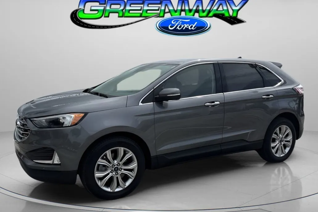 2022 Ford Edge Titanium photo 1