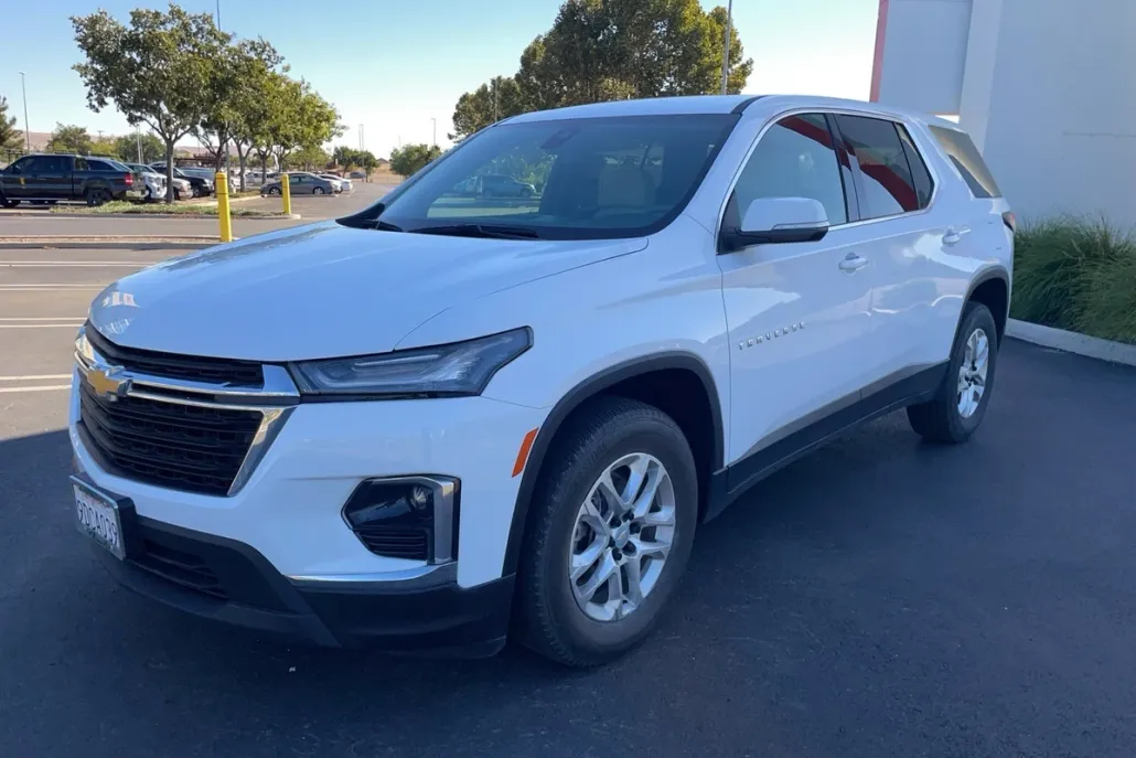 2023 Chevrolet Traverse LS photo 1