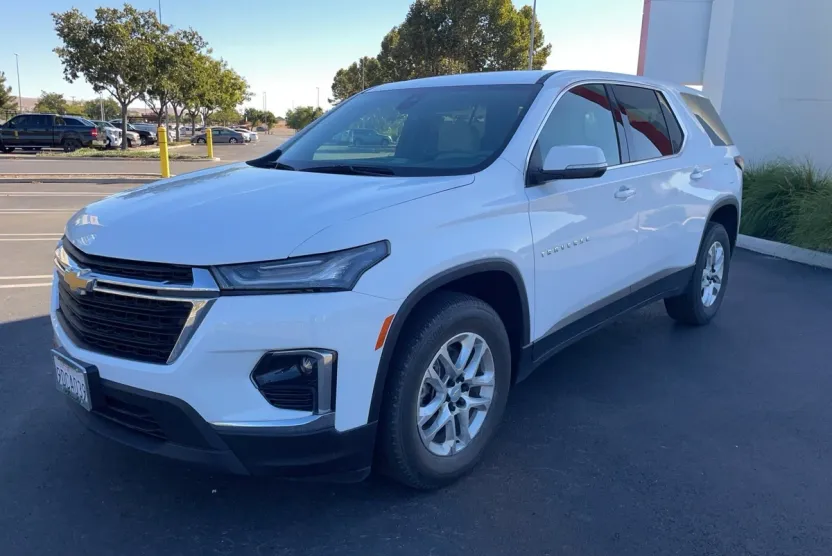 2023 Chevrolet Traverse LS photo 1