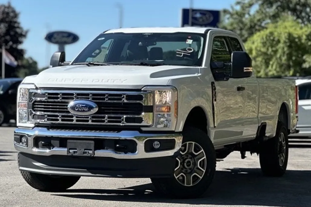 2025 Ford F-350 XLT photo 1