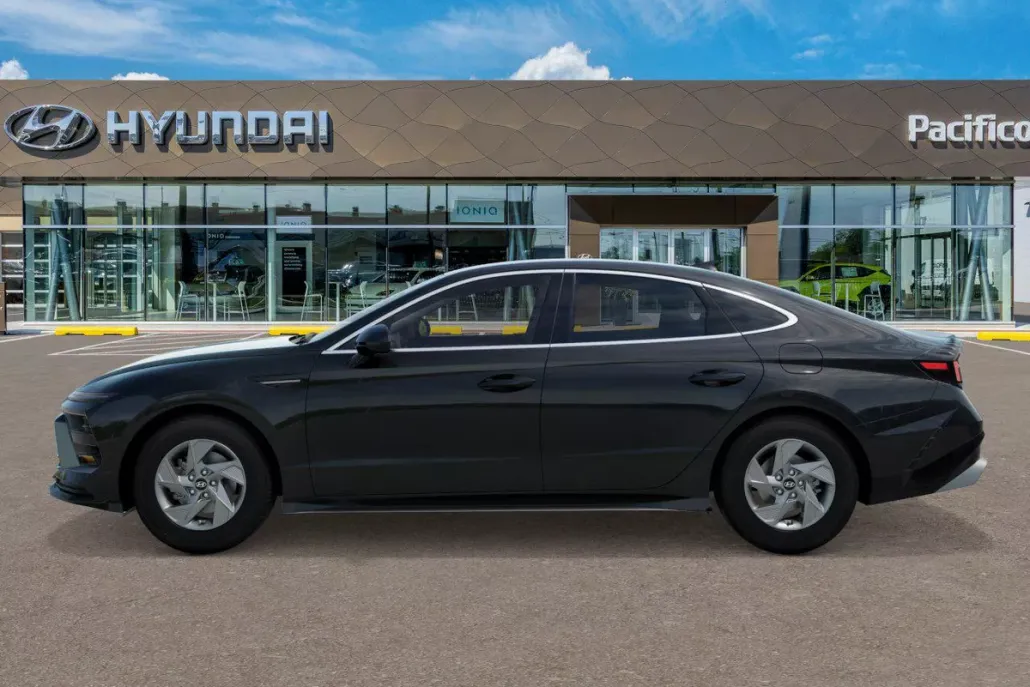2025 Hyundai Sonata SE photo 1