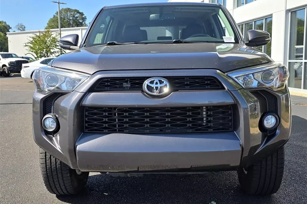 2019 Toyota 4Runner SR5 photo 1