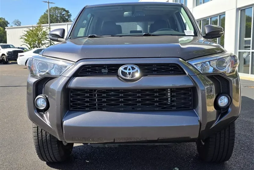 2019 Toyota 4Runner SR5 photo 1